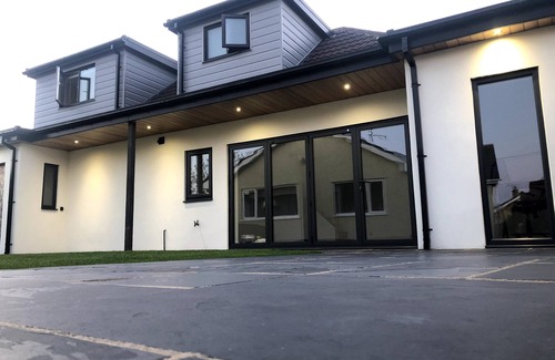 Porthcawl House | Surfers Lodge, Rest Bay, Porthcawl