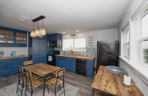 Freeport Cottage | Surfside Christmas Bay access, walk to beach & backyard fishing