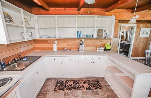 Surfside Beach Cottage | Surfside Getaway for 6