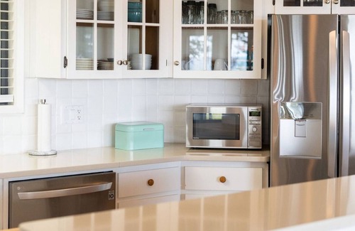 Tofino House | Surfside Lodge-Right on Chesterman, Sauna, Hot Tub