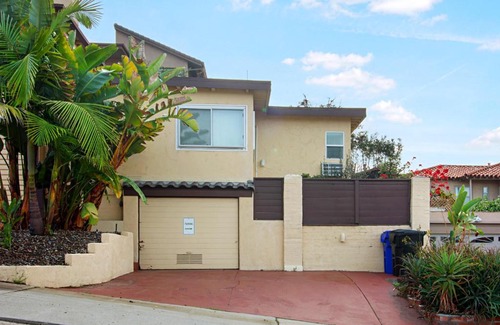 Middletown Apartment | Surreal Sunsets in Mission Hills Apartment