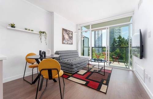 Surrey Apartment | Surrey Central - 1 Bed
