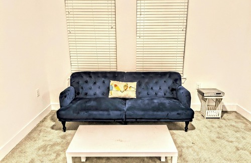 Tobin Hill Apartment | Surrounded by Pearl Park's Vast Array of FUN, Food, the Riverwalk & Nightlife!