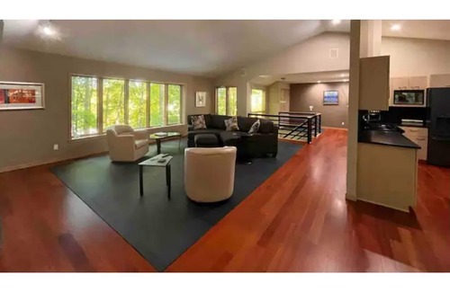 Suttons Bay House | Suttons Bay Hide-Away In a Spectacular Destination