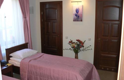 Priekule Hotel | Svečių namai Minge