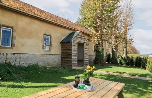 Cheltenham Cottage | SWALLOW STUDIO, pet friendly, with a garden in Andoversford