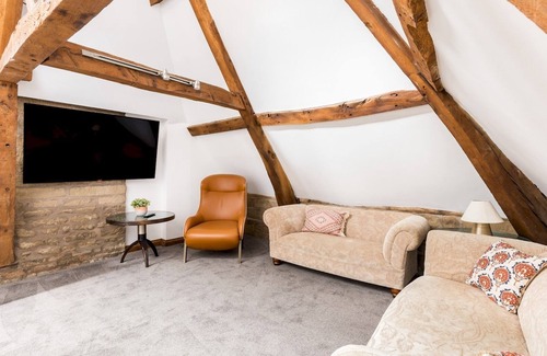 Warwick Town Centre Apartment | Swan, Centrally Located Modern 2 Bed