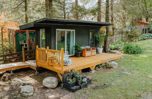 Swan Lake House | Swan Lake Lakefront Cozy Modern Home w/cabana, central air, kids room. n