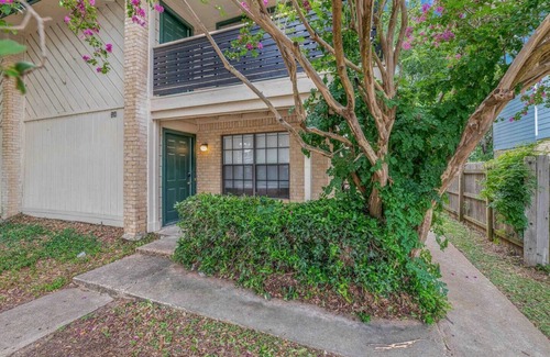 Southwood Valley Apartment | Swanky AgPad - less than 10 min to Kyle field