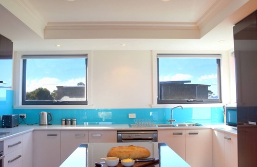 Swansea House | Swansea Oasis - Spacious With Water Views