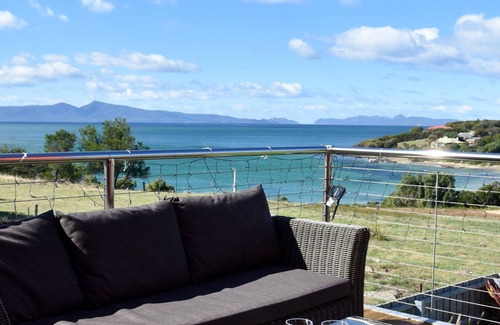 Swansea House | Swansea Oasis - Spacious With Water Views