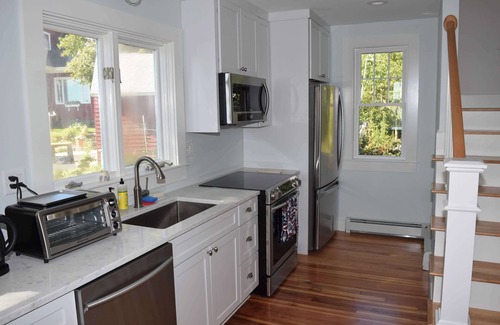 Loveitts Field Cottage | Sweeping Ocean Views in Cape Elizabeth Maine