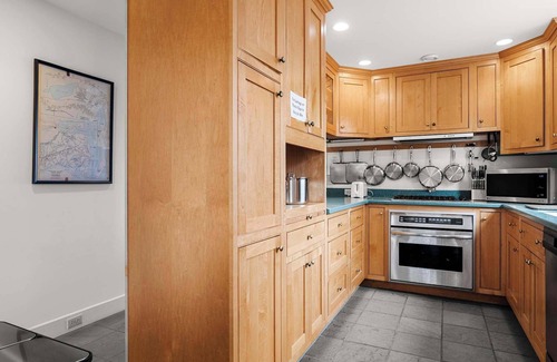 North Chatham House | Sweeping Views, 150 Yards to Private Beach!
