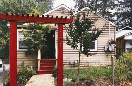 Grass Valley House | Sweet 101 one in the city bungalow