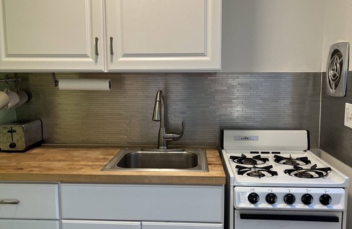 Saugerties Cottage | Sweet cottage on land with a creek - Now 50% off month-long rentals.