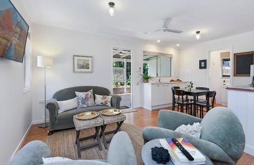 Maleny Apartment | Sweet Cottage, sleeps 4 - stroll to Maleny