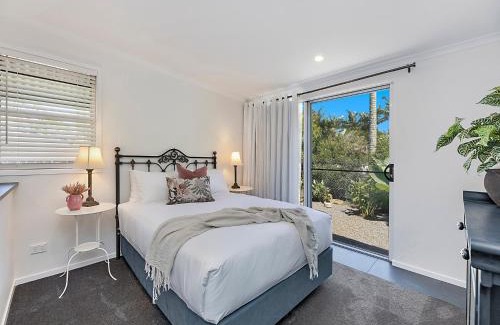 Maleny Apartment | Sweet Cottage, sleeps 4 - stroll to Maleny
