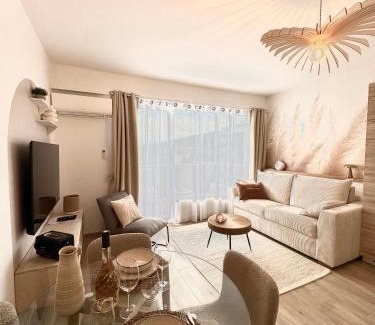 Chambery Apartment | Sweet Home Chambéry - Appartement moderne avec parking & vue montagne