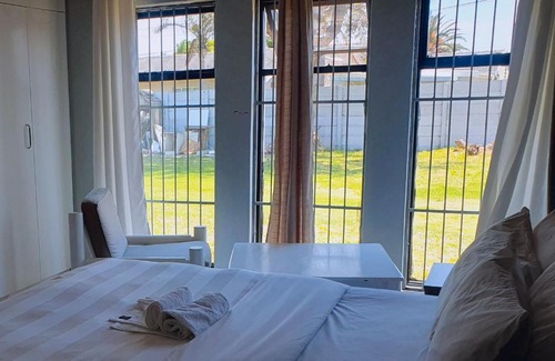 Summerstrand House | Sweet Home39 Guest House Summerstrand