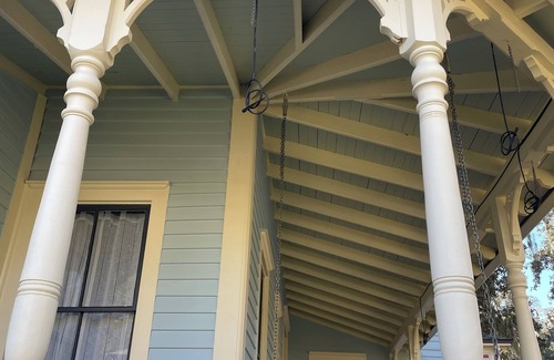 Brunswick House | Sweet Little Victorian Retreat in Historic Brunswick, GA