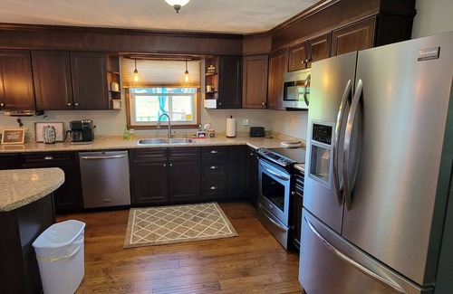 Sugar Grove House | SWEET RETREAT! Pool-side mountain view and spa.