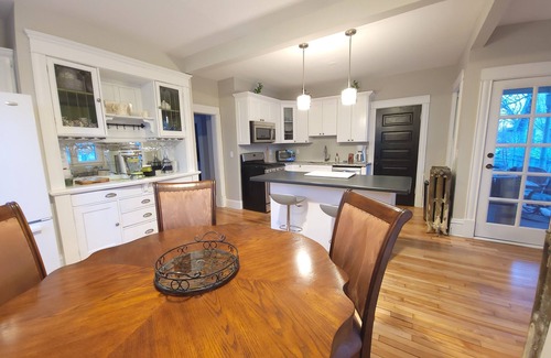 Lowry Hill East House | Sweet Retreat with a fantastic location