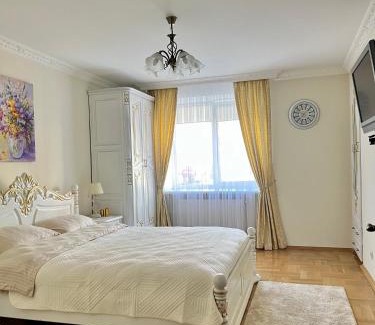 Ternopil Apartment | Sweet Ternopil Large and beautiful