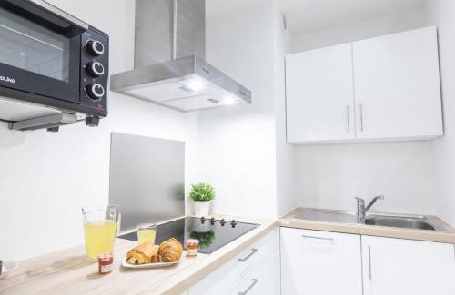 Juan-les-Pins Apartment | Sweett - Maison Blanche