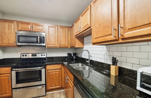 Gainesville Apartment | Sweetwater 24A I Beautiful 1Bd Apt I Free Parking