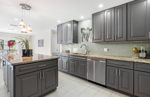Estero House | SWFL Winter Retreat! HUGE Pool 25min to the beach!