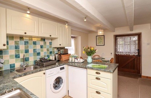 St. Martin Cottage | SWIFT COTTAGE, family friendly, with open fire in Mawgan-In-Meneage