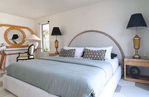 Sunrise Vista Chino House | Swim like a celebrity at the chic & ideal Palm Springs experience!