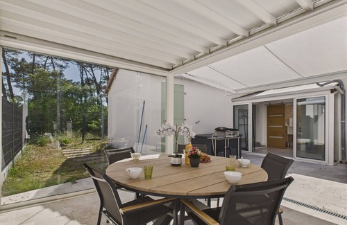 La Faute-sur-Mer Ski Chalet | Swimming pool & access to a natural reserve