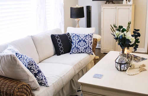 Dothan Cottage | Swing the day away at this adorable 1952 cottage
