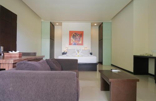 Sunset Road Apartment | Swiss-Belcourt Sunset