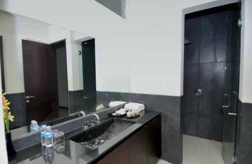 Sunset Road Apartment | Swiss-Belcourt Sunset