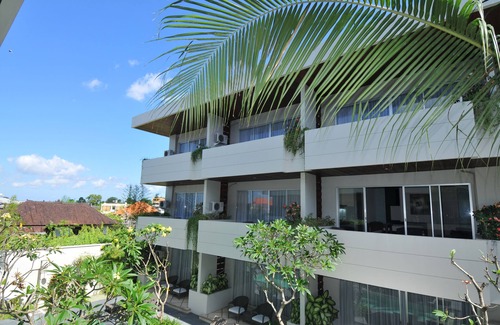 Sunset Road Apartment | Swiss-Belcourt Sunset