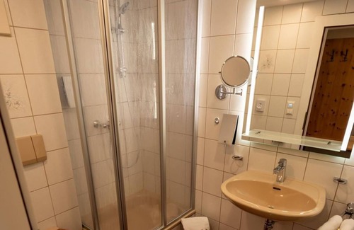 Pertisau Cottage | Swiss stone pine room - Golfvilla