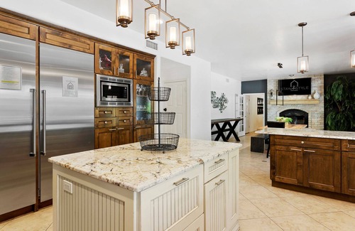 Buenavante House | SWSS - Ultimate Neighborhood Getaway: Pool, Hot Tub, Games & Concierge Services at Luxe
