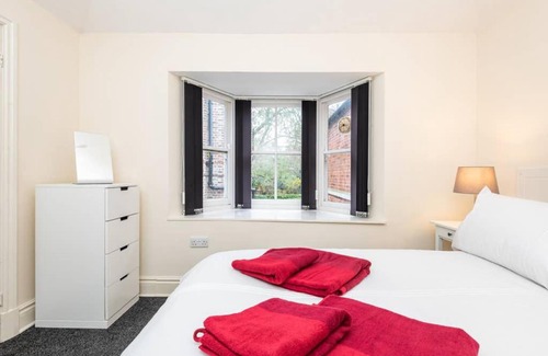 Bootham House | Sycamore Cottage York, dog friendly, close to the river