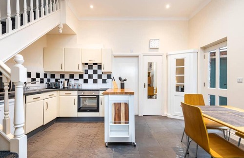 Bootham House | Sycamore Cottage York, dog friendly, close to the river