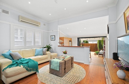 North Willoughby House | Sydney North Serene Retreat - Comfort | Ease | Street Parking