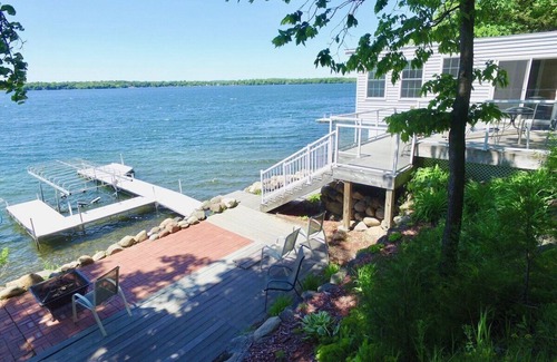 Annandale House | Sylvia Cedars Cabin Rental Snowmobile and Boat Rentals