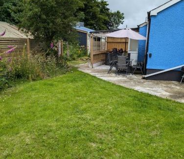 Llandysul Apartment | Synod Farm Cottage, 5 Person Hot Tub, Pets Welcome