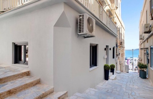 Ermoupoli House | Syrose Private Suites
