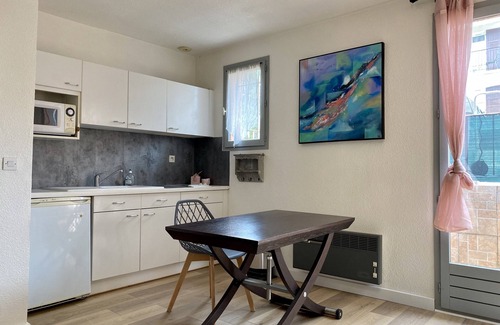 Greoux-les-Bains Apartment | T2 apartment 100 meters bright, fully furnished baths