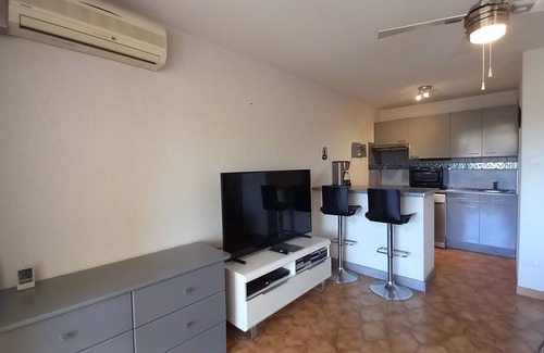 Miramar Apartment | T2 cabin 40 m² 5 persons Air-conditioned, Wifi, Netflix, 400m beach, parking