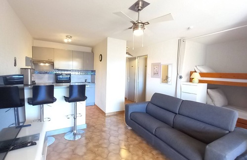 Miramar Apartment | T2 cabin 40 m² 5 persons Air-conditioned, Wifi, Netflix, 400m beach, parking