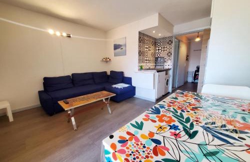 Les Sablettes Apartment | T2 climatisé dans résidence avec piscine, tout à pied