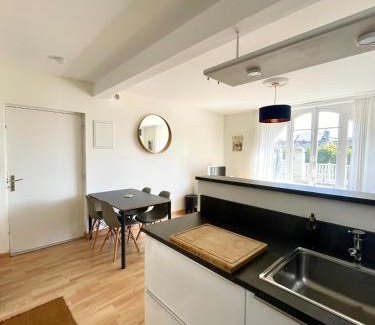 Dinard Apartment | T2 de Charme dans Villa Typique, Proche de la Mer